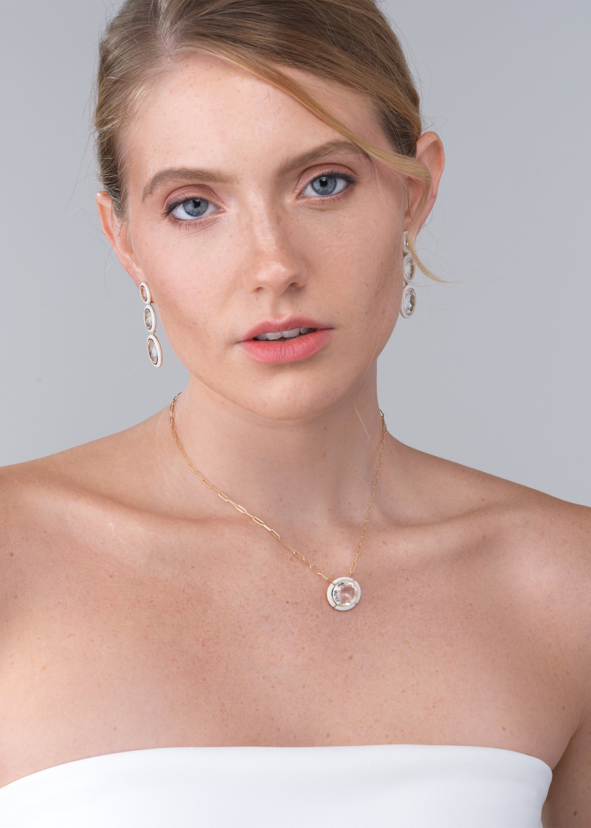 Yellow gold-Rock Crystal with White Agate