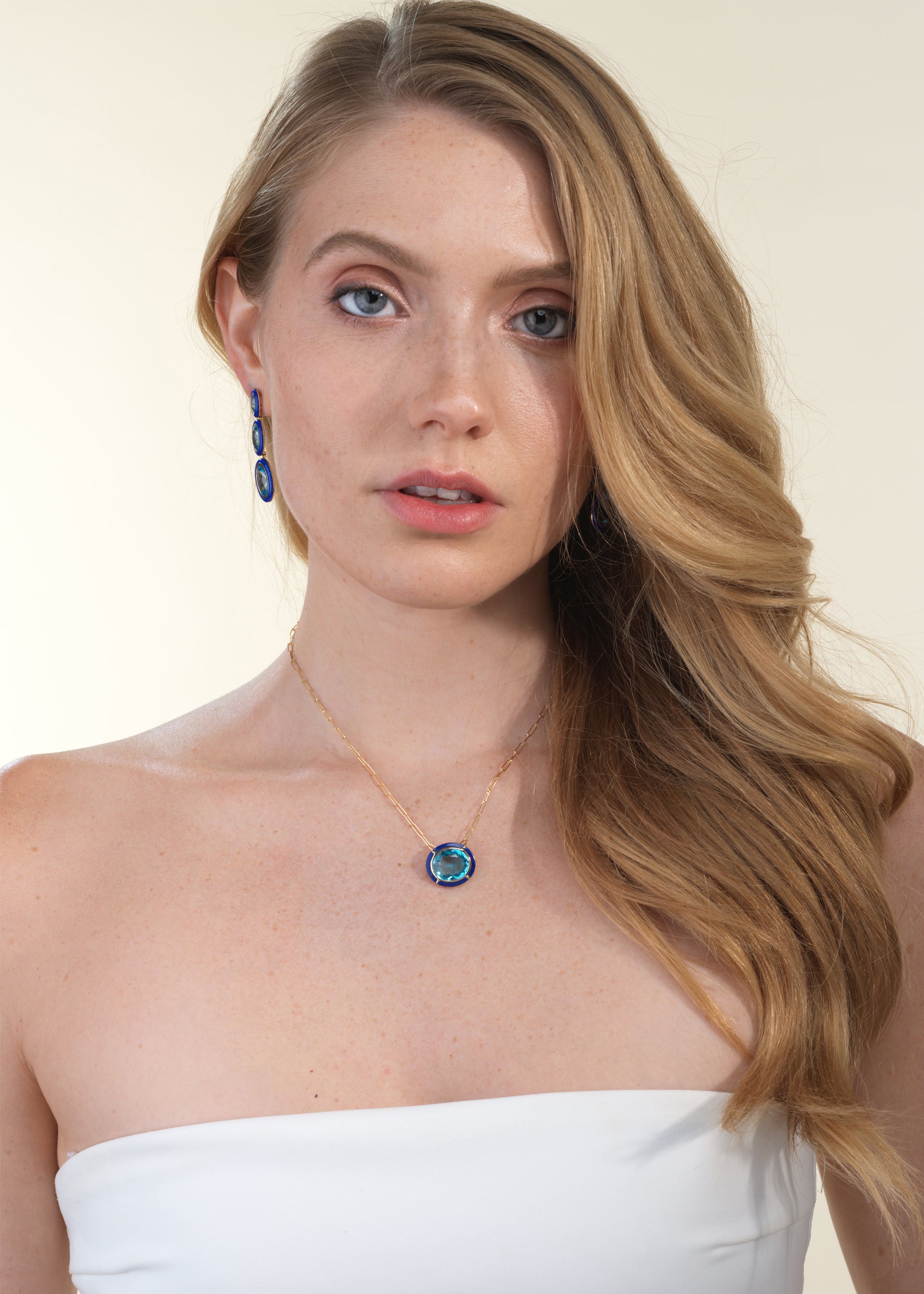 Yellow gold-Blue Topaz with Lapis