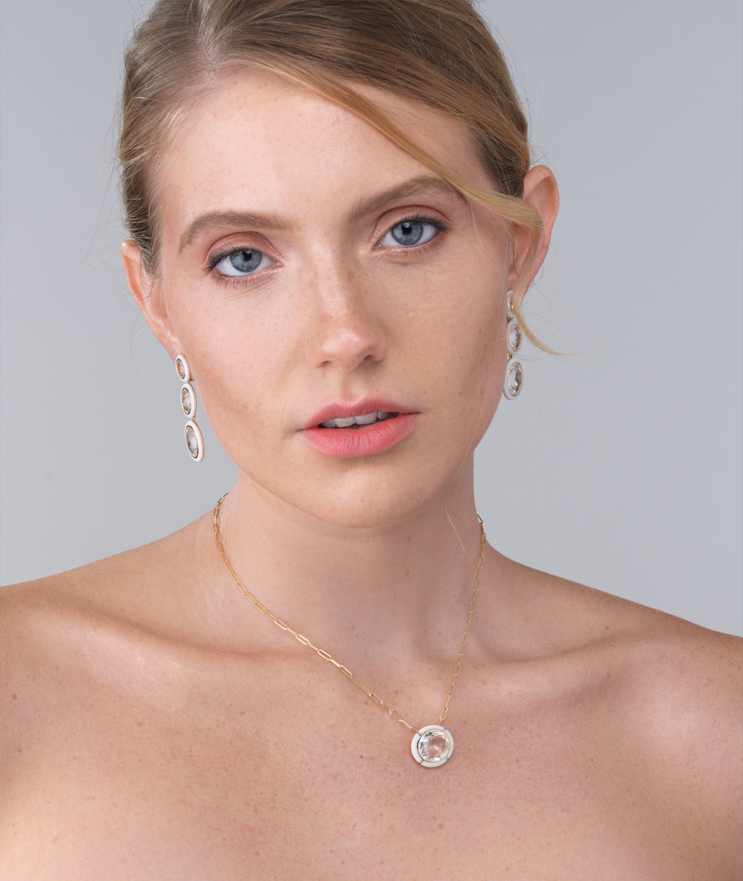 Yellow gold-Rock Crystal with White Agate