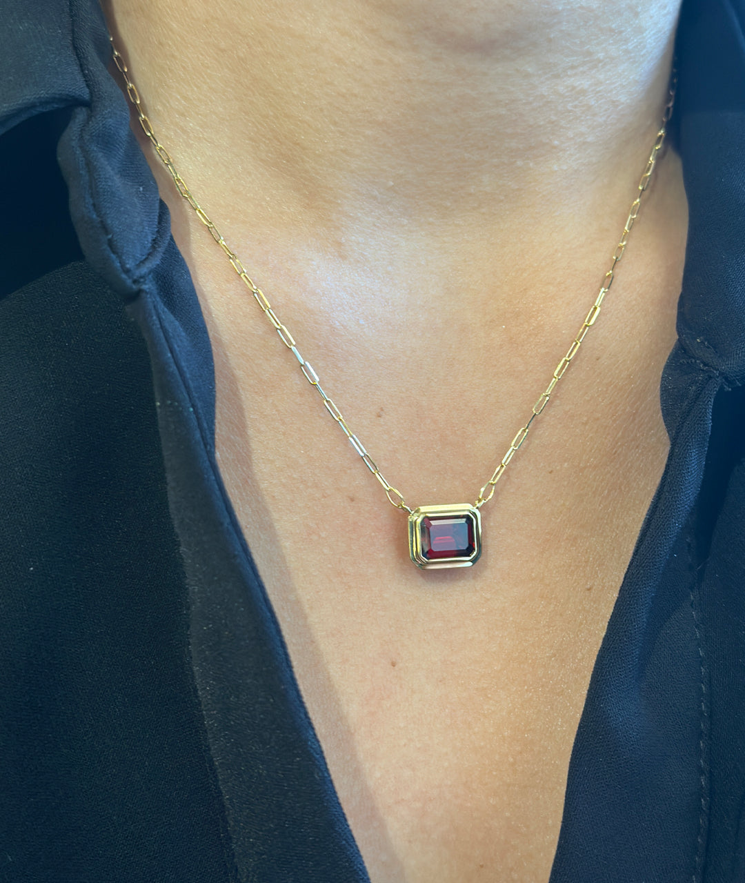 Manhattan East-West Emerald Cut Pendant Necklace in 18K Gold