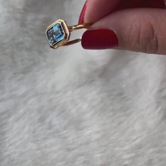 Yellow gold-Blue Topaz