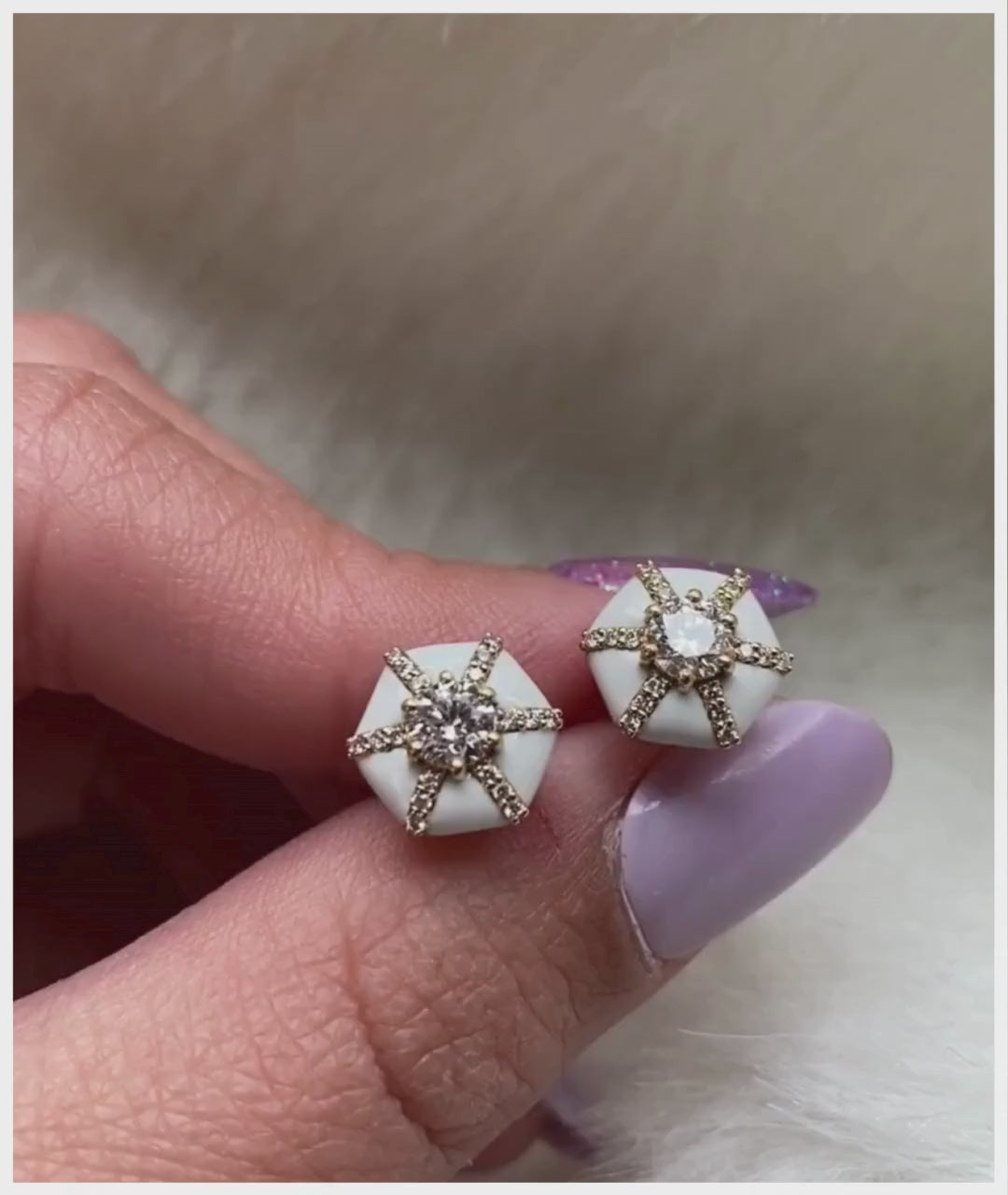 Yellow gold-Diamond with White Enamel