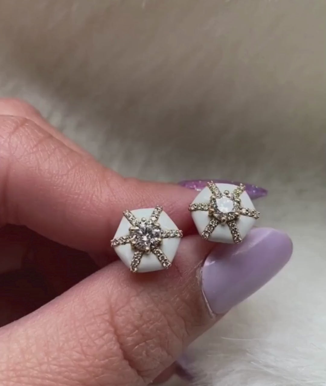 Yellow gold-Diamond with White Enamel